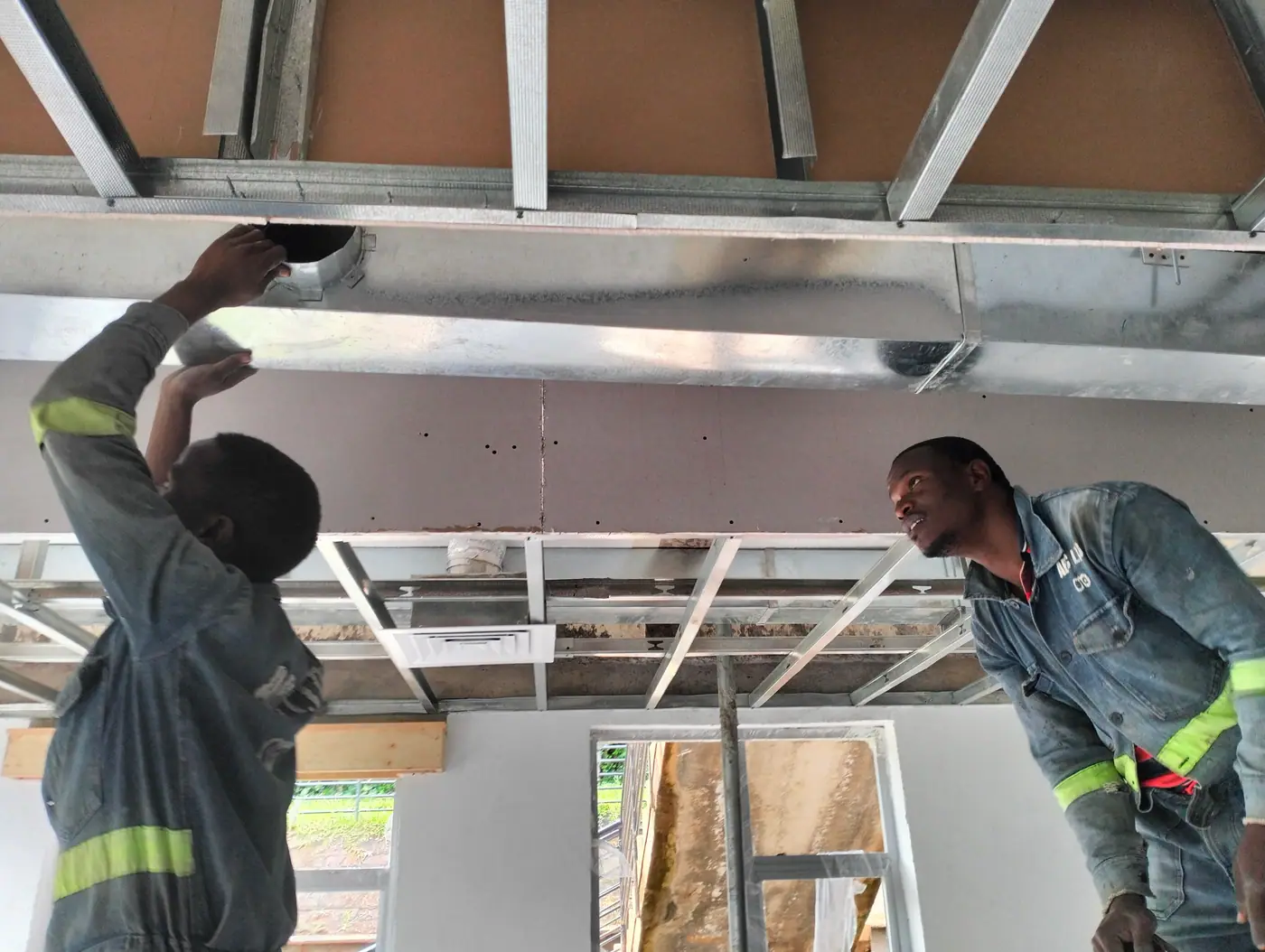Ceiling Ducting Team - Site Installation
